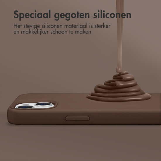 Accezz - Liquid Silicone Backcover met MagSafe voor Apple iPhone 15 - New Tea Brown