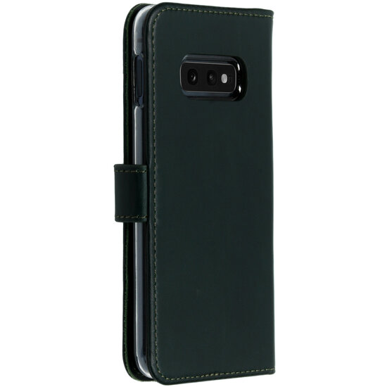 Selencia - Genuine Leather Bookcase voor Samsung Galaxy S10e - Green