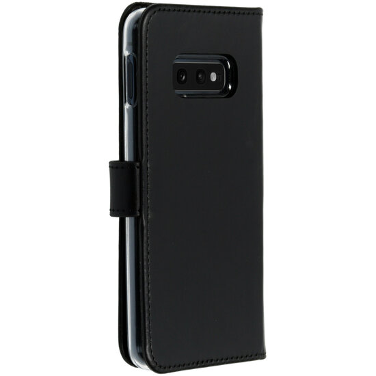 Selencia - Genuine Leather Bookcase voor Samsung Galaxy S10e - Black