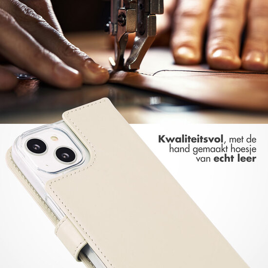 Selencia - Genuine Leather Bookcase voor Apple iPhone 14 - Greige
