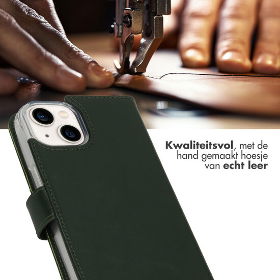Selencia - Genuine Leather Bookcase voor Apple iPhone 14 - Green