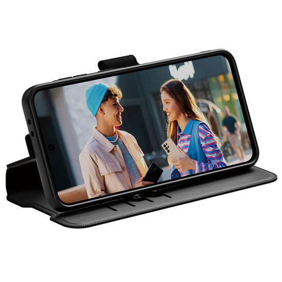 CARE by PanzerGlass - Feature Wallet Case w. Kickstand voor Samsung Galaxy A56 - Black