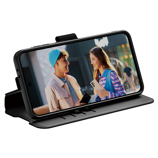 CARE by PanzerGlass - Feature Wallet Case w. Kickstand voor Samsung Galaxy A36 - Black
