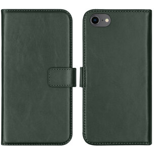 Selencia - Genuine Leather Bookcase pour Apple iPhone SE (2022 / 2020) / 8 / 7 / 6(s) - Green